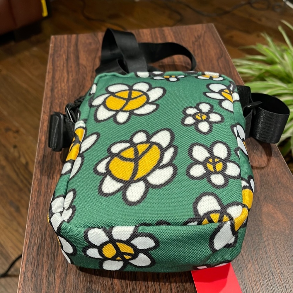 NWT Petals and Peacocks Peace Sign Flower Green Canvas Crossbody Bag - Picture 2 of 4